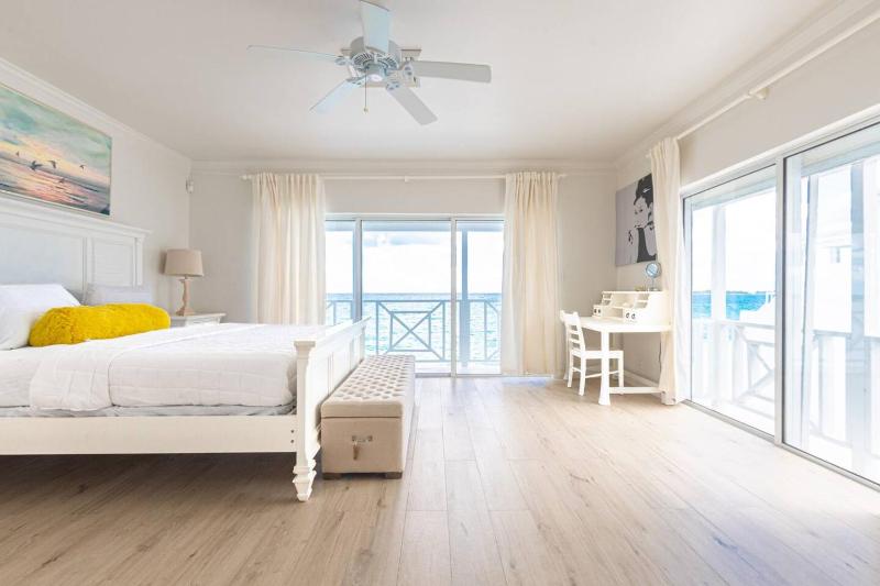 Caprice 5 - 3BR Oceanfront Villa with Pool - image 5