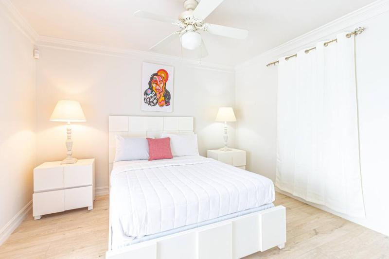 Caprice 5 - 3BR Oceanfront Villa with Pool - image 4