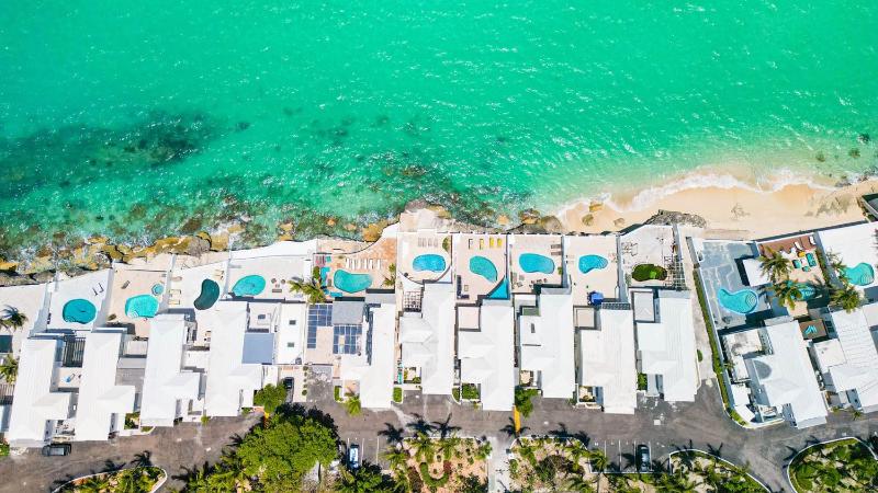 Caprice 5 - 3BR Oceanfront Villa with Pool - image 15
