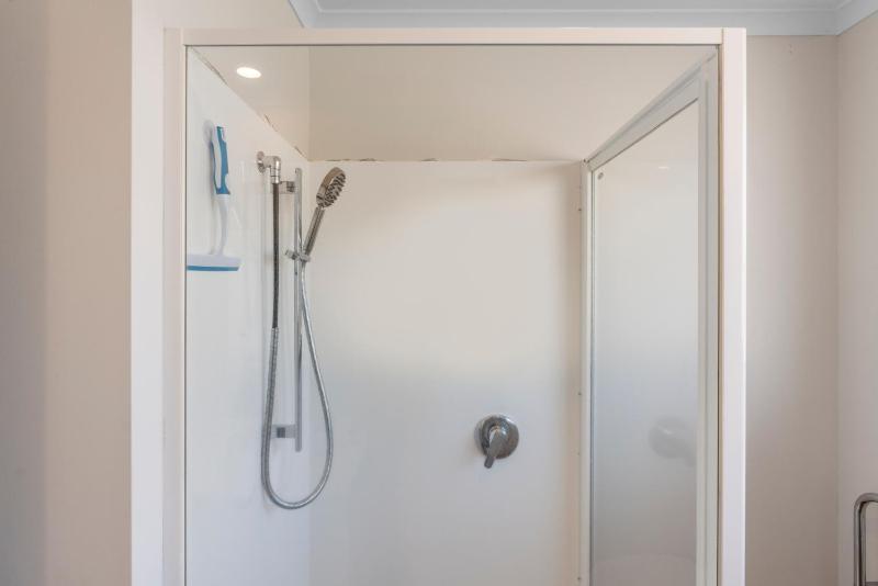Rainbow Lake House - Lake Taupō Holiday Home - image 5