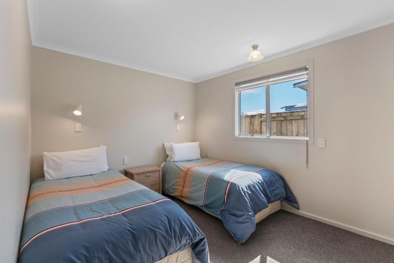 Rainbow Lake House - Lake Taupō Holiday Home - image 13