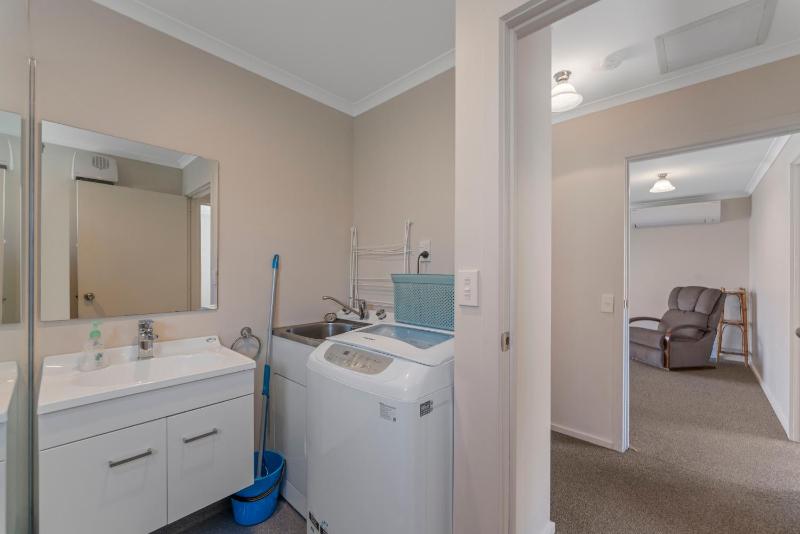 Rainbow Lake House - Lake Taupō Holiday Home - image 18