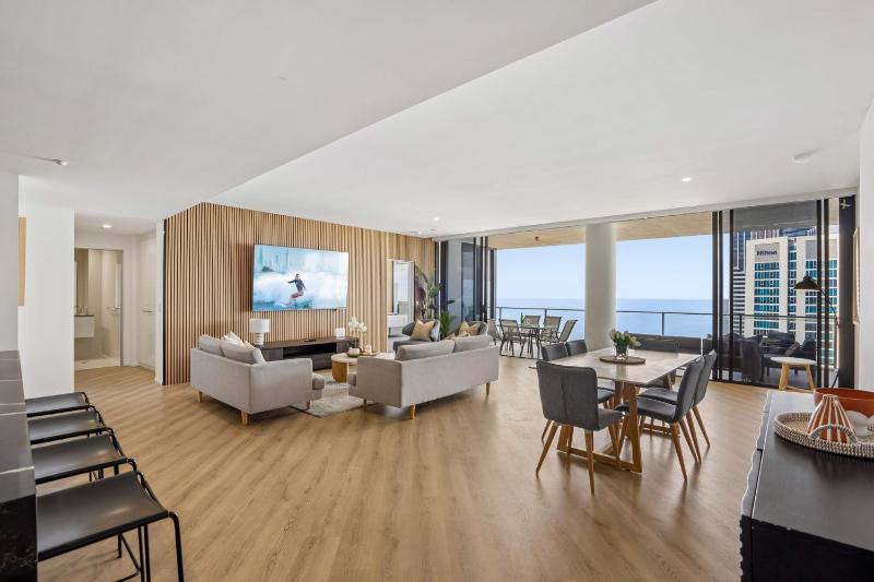 Circle on Cavill 4 Bedroom Stunning Sub Penthouse - image 5