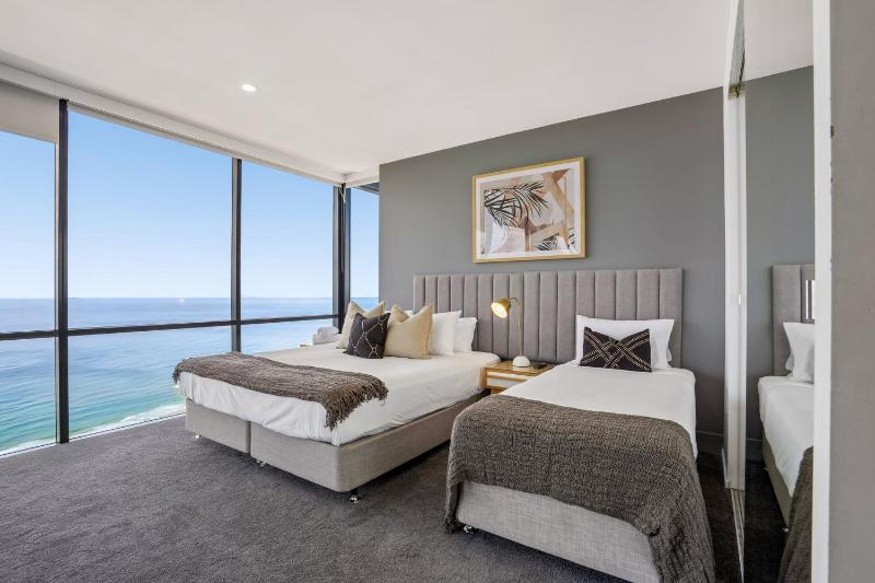 Circle on Cavill 4 Bedroom Stunning Sub Penthouse - image 12