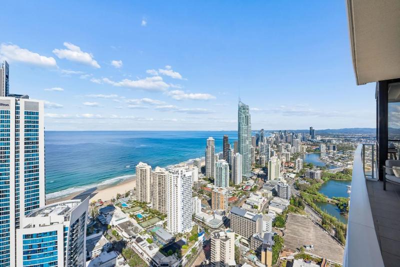 Circle on Cavill 4 Bedroom Stunning Sub Penthouse - image 14