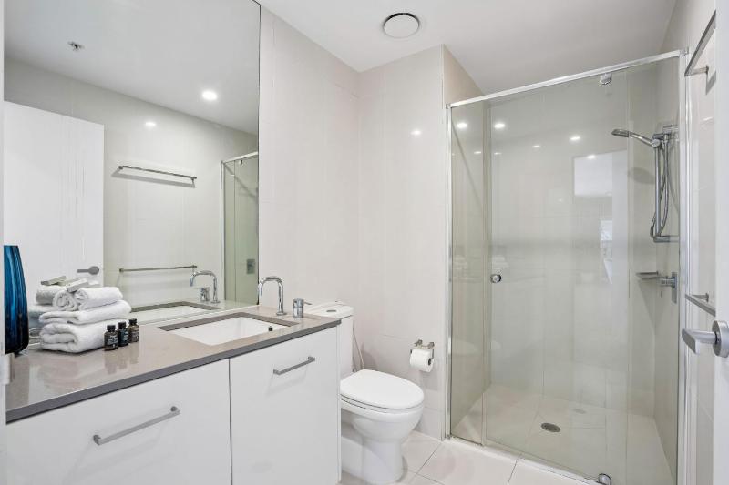 Circle on Cavill 4 Bedroom Stunning Sub Penthouse - image 10