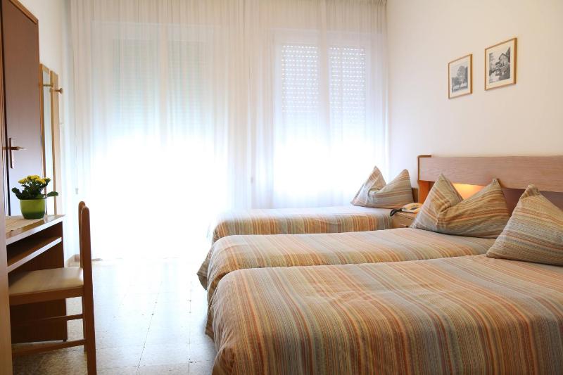 Triple Room with Balcony image 3