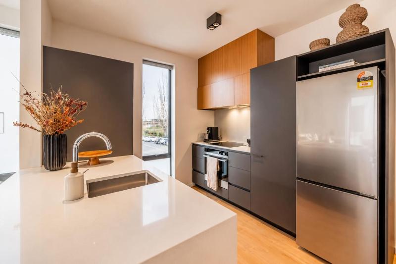 Chic and Contemporary Living at Cambridge Terrace - image 38