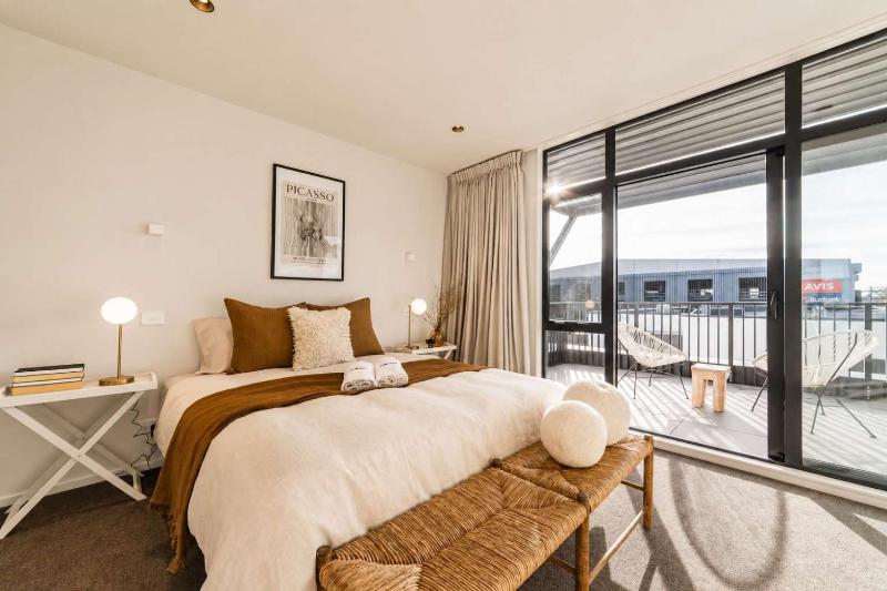 Chic and Contemporary Living at Cambridge Terrace - image 23