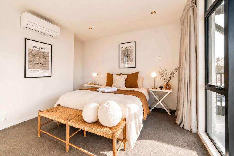 Chic and Contemporary Living at Cambridge Terrace - image 37