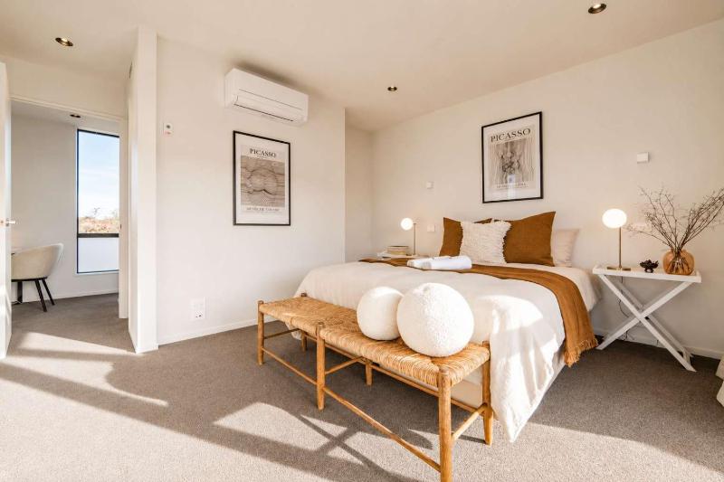 Chic and Contemporary Living at Cambridge Terrace - image 44