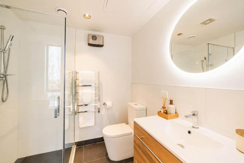 Chic and Contemporary Living at Cambridge Terrace - image 8
