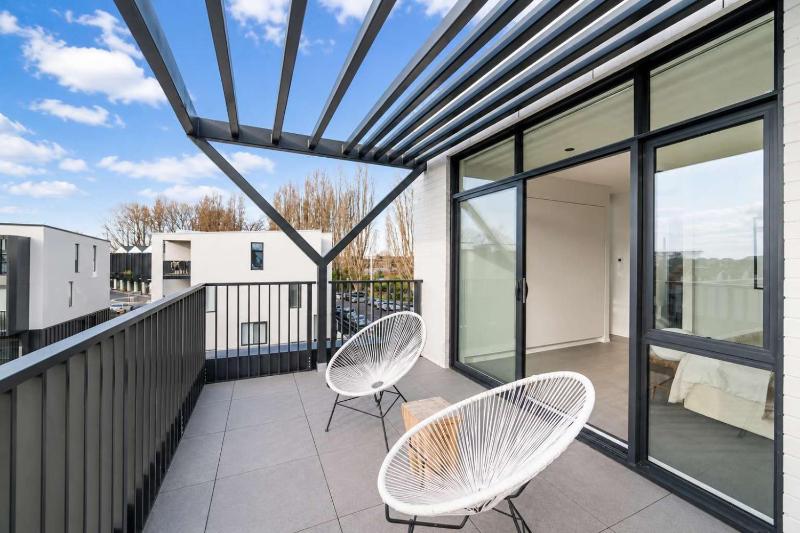 Chic and Contemporary Living at Cambridge Terrace - image 13