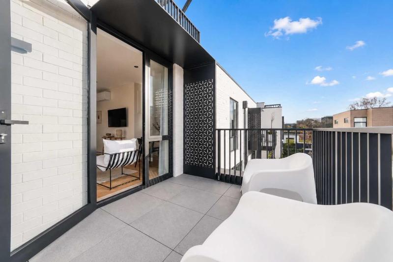 Chic and Contemporary Living at Cambridge Terrace - image 31