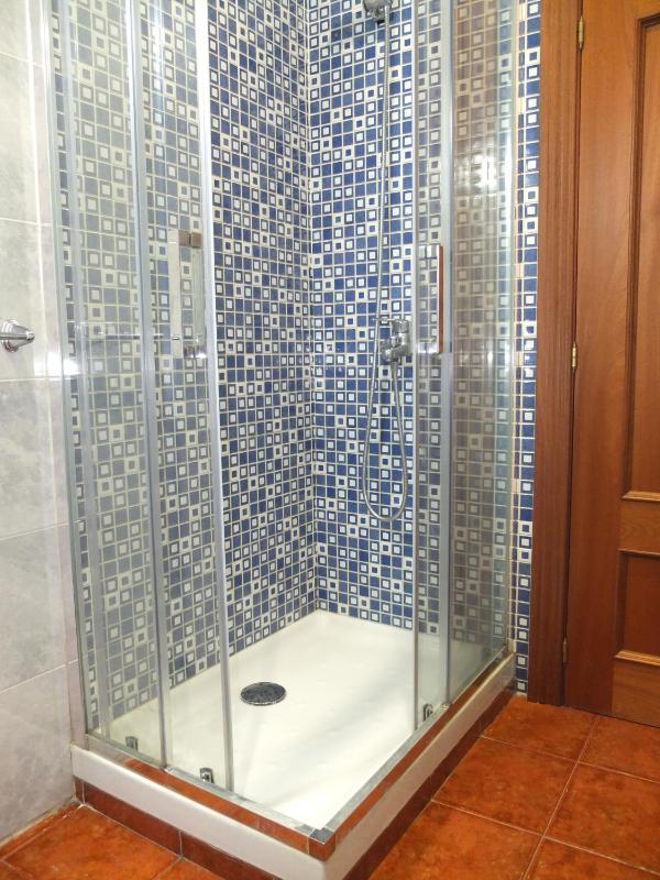 Triple Room with Shared Bathroom image 4