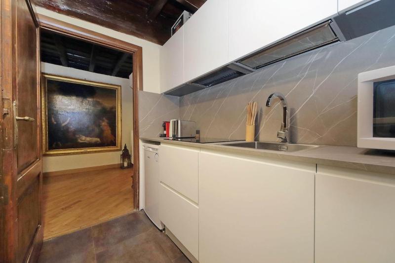 Campo de fiori Monticelli apartment - image 13