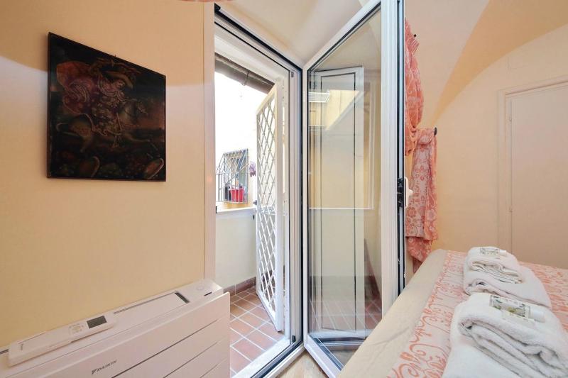 Campo de fiori Monticelli apartment - image 14