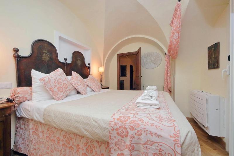 Campo de fiori Monticelli apartment - image 5