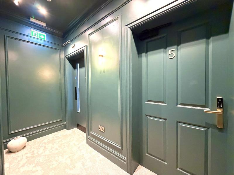 No7 Leeds - image 19