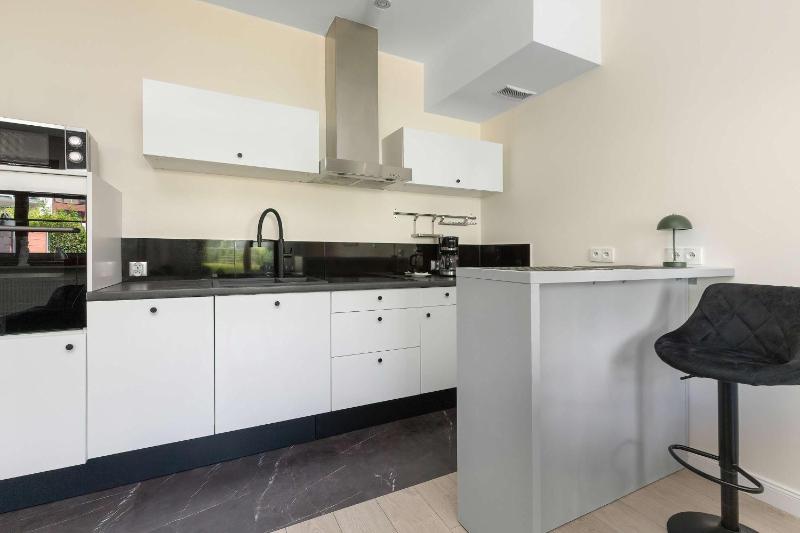 Spacious Vervena Apartment with a Terrace Close to the Beach by Renters Prestige - image 15