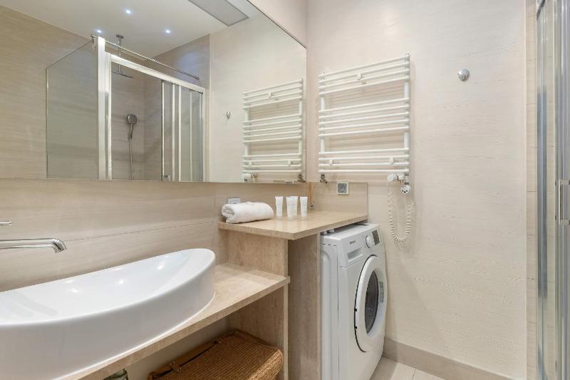 Spacious Vervena Apartment with a Terrace Close to the Beach by Renters Prestige - image 12
