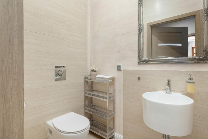 Spacious Vervena Apartment with a Terrace Close to the Beach by Renters Prestige - image 14