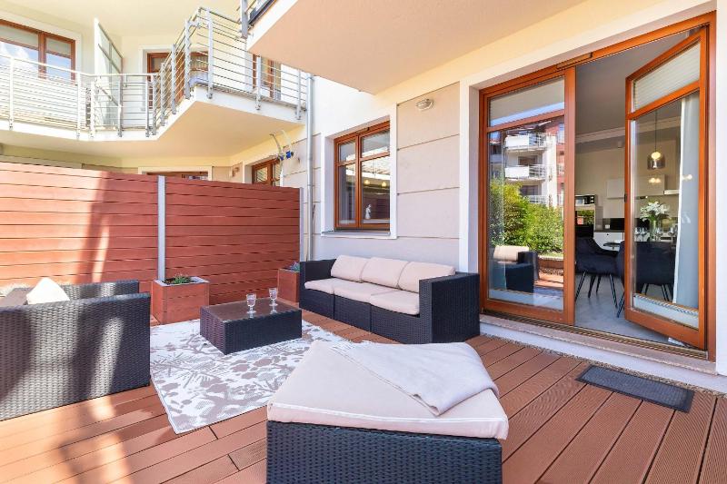 Spacious Vervena Apartment with a Terrace Close to the Beach by Renters Prestige - image 2