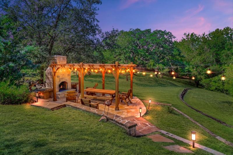 Creek Haus Walkable to Main Hot Tub Pet Friendly - image 26