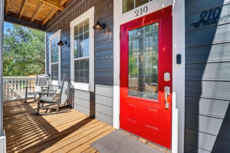 Creek Haus Walkable to Main Hot Tub Pet Friendly - image 12