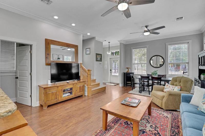 Creek Haus Walkable to Main Hot Tub Pet Friendly - image 17