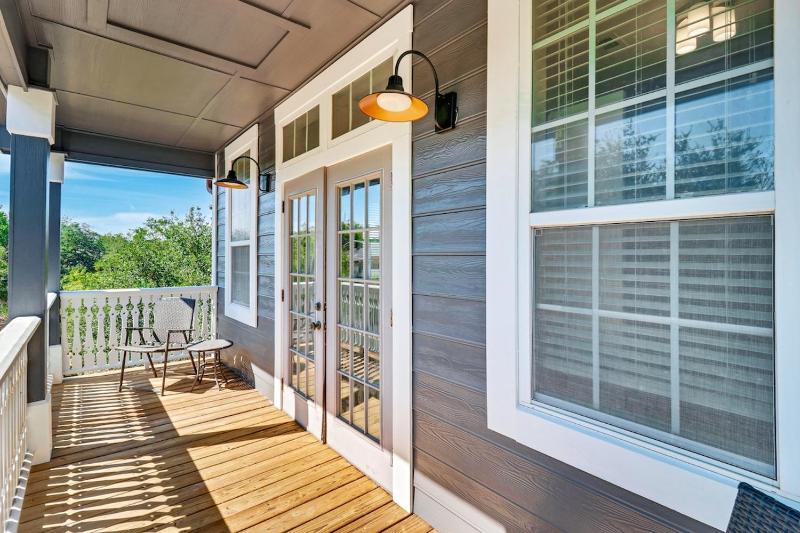 Creek Haus Walkable to Main Hot Tub Pet Friendly - image 8