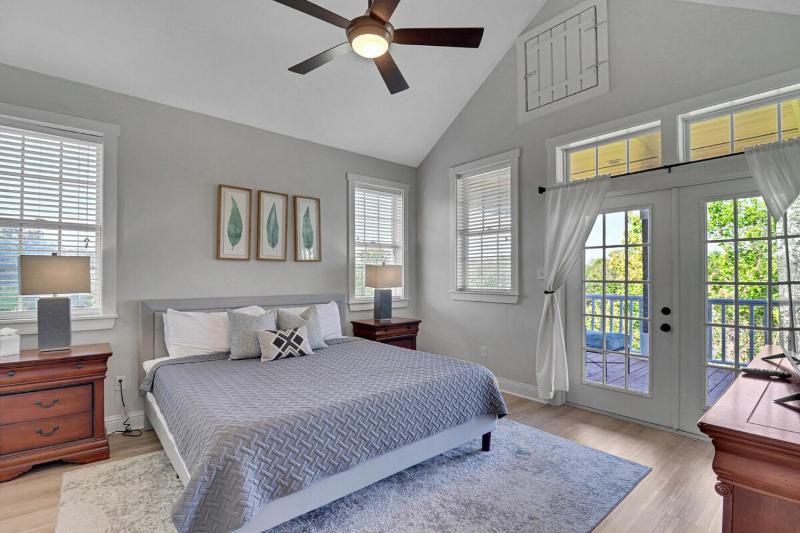 Main St Retreat 2 Homes 2 Hot Tubs On 1 Acres Sleeps 12 - image 42