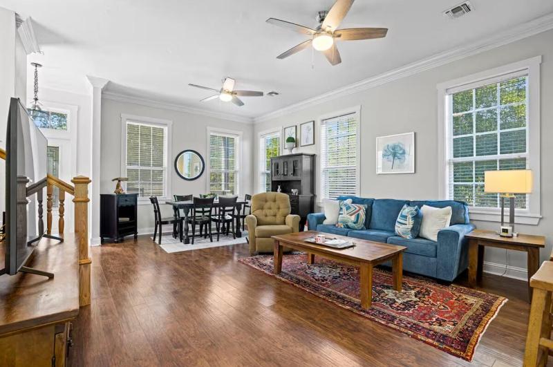 Main St Retreat 2 Homes 2 Hot Tubs On 1 Acres Sleeps 12 - image 20