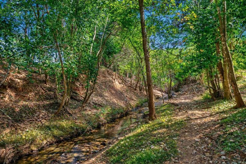 Main St Retreat 2 Homes 2 Hot Tubs On 1 Acres Sleeps 12 - image 18