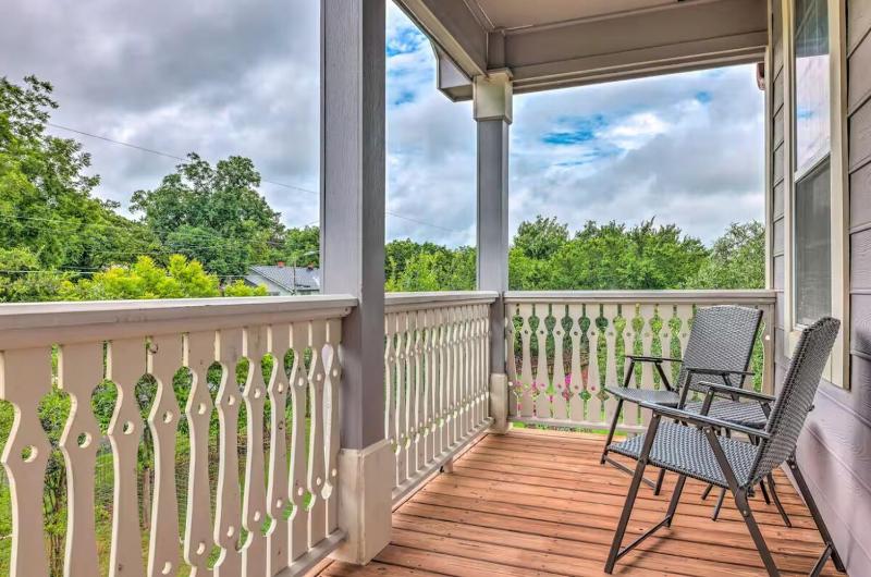 Main St Retreat 2 Homes 2 Hot Tubs On 1 Acres Sleeps 12 - image 25