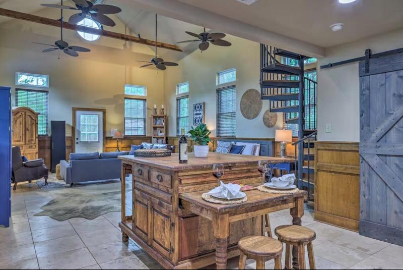 Main St Retreat 2 Homes 2 Hot Tubs On 1 Acres Sleeps 12 - image 24