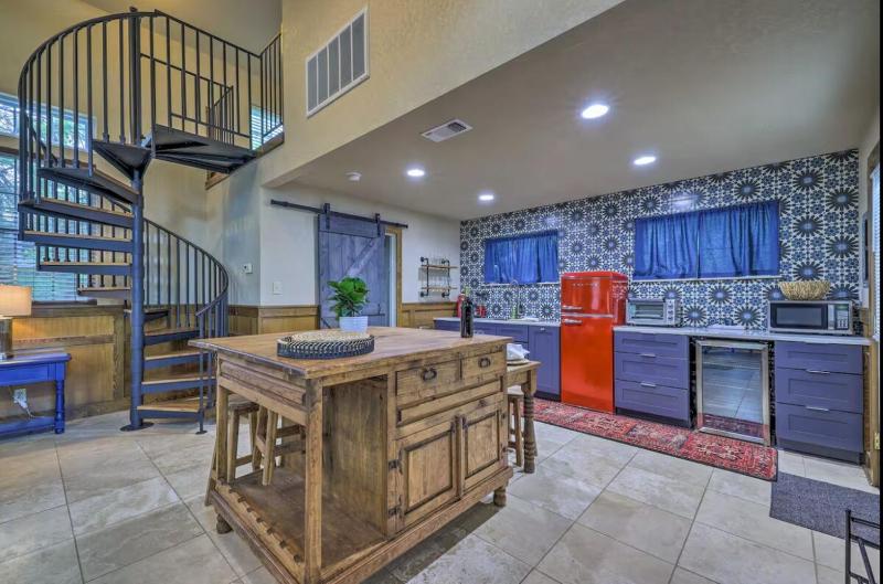 Main St Retreat 2 Homes 2 Hot Tubs On 1 Acres Sleeps 12 - image 37