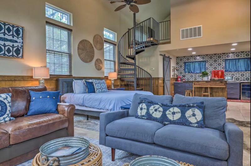 Main St Retreat 2 Homes 2 Hot Tubs On 1 Acres Sleeps 12 - image 19
