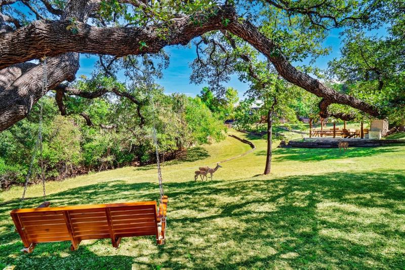 Main St Retreat 2 Homes 2 Hot Tubs On 1 Acres Sleeps 12 - image 9