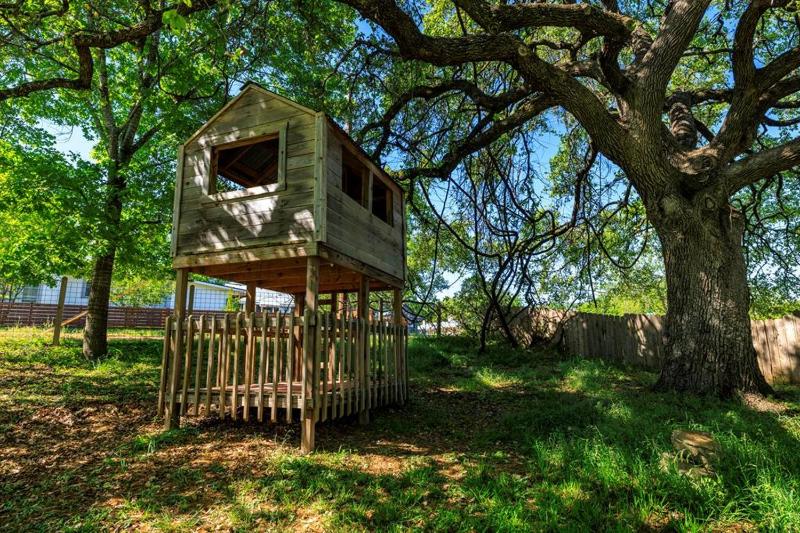 Main St Retreat 2 Homes 2 Hot Tubs On 1 Acres Sleeps 12 - image 11