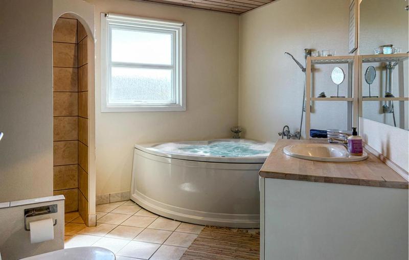 Gorgeous Home In Thisted With Sauna - image 11