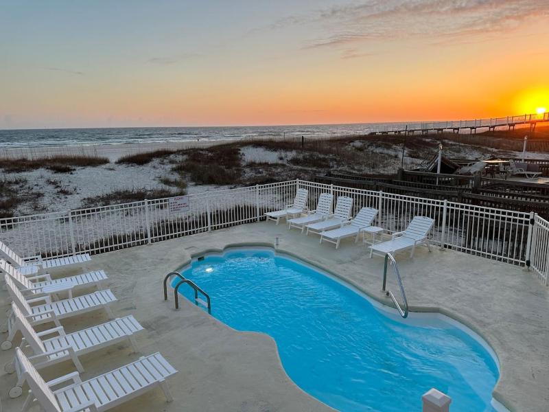 Beachfront Duplex Heated Pool Sleeps 24 - image 1