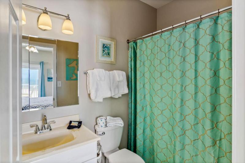 Beachfront Duplex Heated Pool Sleeps 24 - image 42