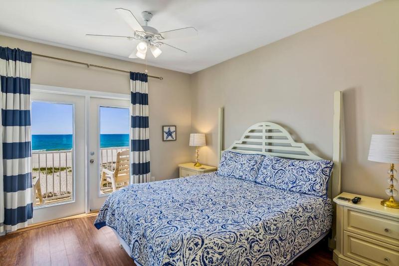 Beachfront Duplex Heated Pool Sleeps 24 - image 17