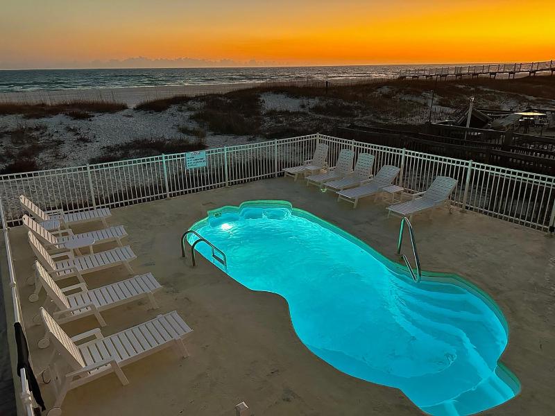 Beachfront Duplex Heated Pool Sleeps 24 - image 41