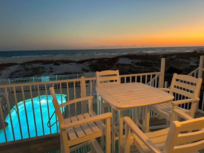 Beachfront Duplex Heated Pool Sleeps 24 - image 12