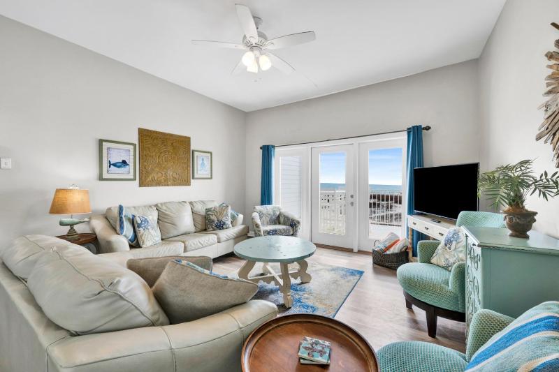 Beachfront Duplex Heated Pool Sleeps 24 - image 31
