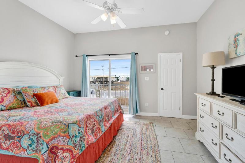 Beachfront Duplex Heated Pool Sleeps 24 - image 35