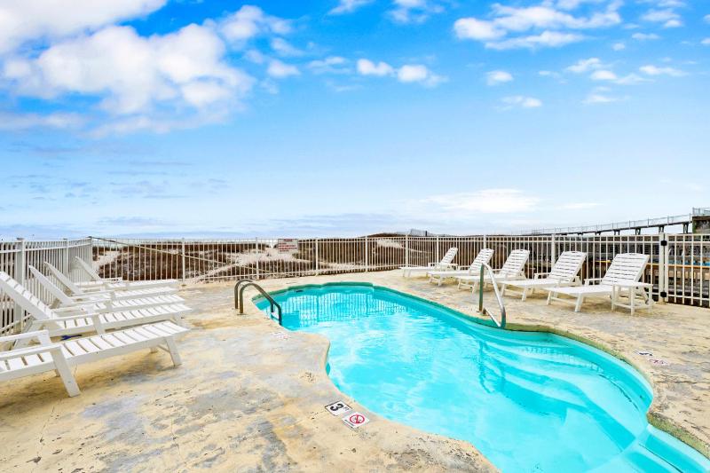 Beachfront Duplex Heated Pool Sleeps 24 - image 21