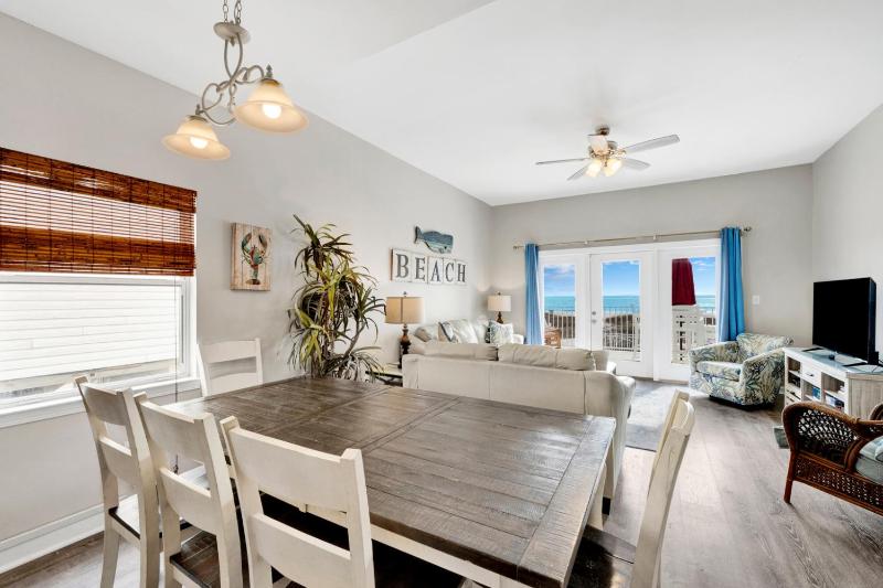 Beachfront Duplex Heated Pool Sleeps 24 - image 14